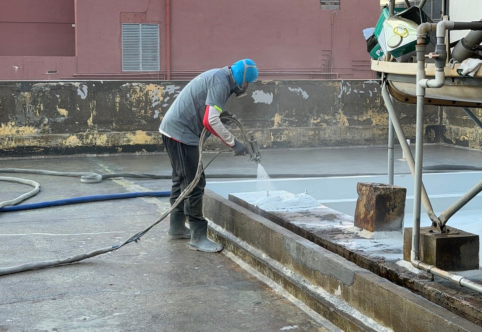 觀塘同得仕大廈，天台防水工程噴塗工作相片